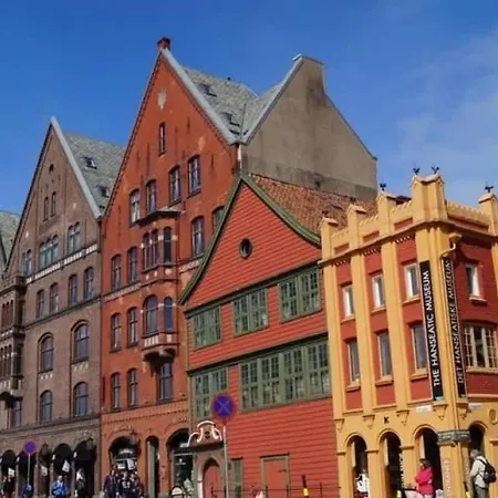 Apartment Dinbnb L 50m To Bryggen L Multiple Apts L Balcony L View L Fireplace Bergen